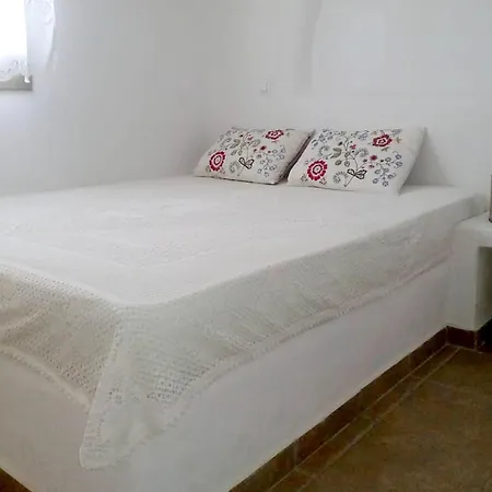 Villa Cheerful 2 Bedroom With Pool. Parikia (Paros)