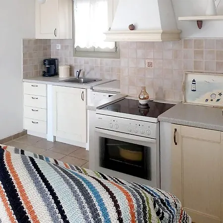 Cheerful 2 Bedroom With Pool. Villa