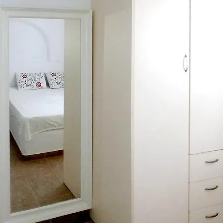 Villa Cheerful 2 Bedroom With Pool. *