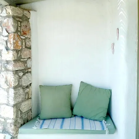 Cheerful 2 Bedroom With Pool. Villa