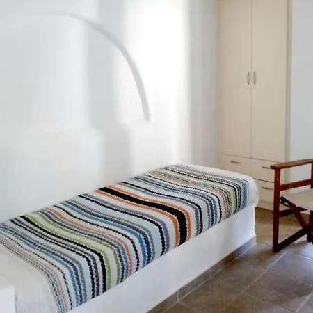 Villa Cheerful 2 Bedroom With Pool. Parikia (Paros)