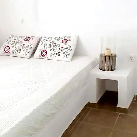 Cheerful 2 Bedroom With Pool. Villa