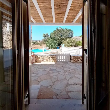 Villa Cheerful 2 Bedroom With Pool. Parikia (Paros)