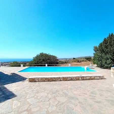 Villa Cheerful 2 Bedroom With Pool.