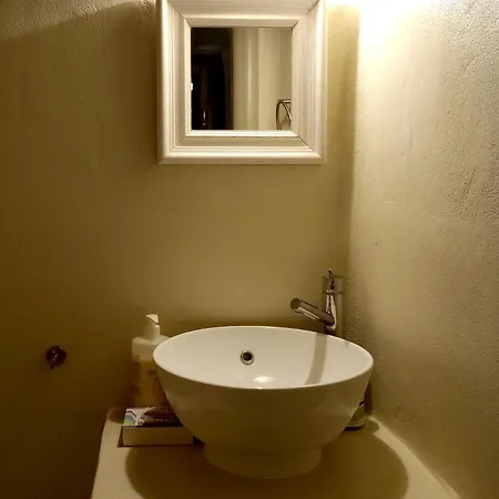 Cheerful 2 Bedroom With Pool. Villa
